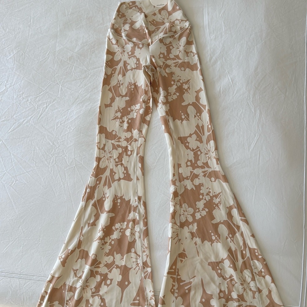 NWT AERIE SUPER FLARE LEGGINGS